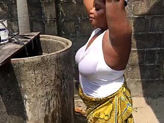 Сучка с огромными сиськами помогла и была жёстко оттрахана на улице