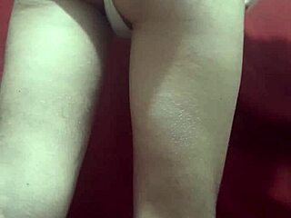 Safada Acucarada Opens Her Tight Ass for Show