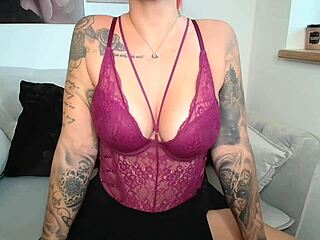 camgirl nina devil from germany with balloon fetish