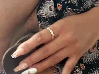 卷发大奶拉丁妹用假屌操黑屌