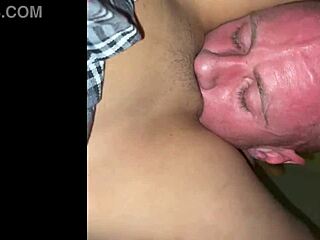 لسان سحري يعمل عجائب على كس مبلل