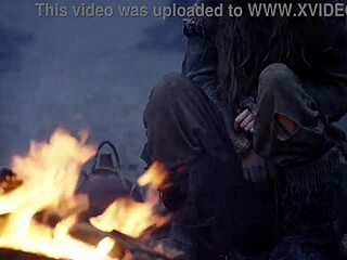 Vad om fantasy barbrudar avslöjar campiren i solo cosplay med kostymer och stort rövfokus