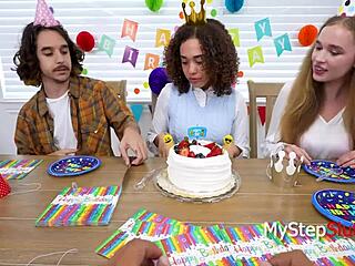 Djevica mami pastorka u zabranjenu ulogu fantazije.