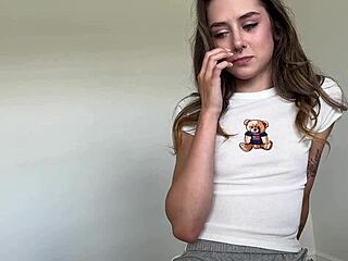 Еј, погађај шта? Узимам невиност малој полусестри Дејзи Фокс у овој дивљој породичној фантазији са Скотом Старком!