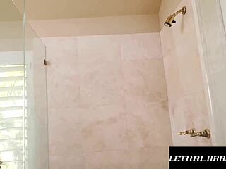 ในฉาก lethalhardcore สาวบลอนด์ร้อนแรงสักลาย deepthroats ควยของฉัน