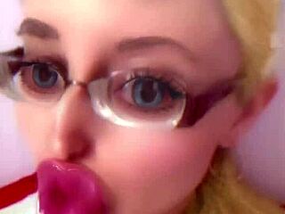 Zamień się w bimbo lalkę z wielkimi różowymi ustami!