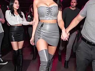 Man, ik ben zo vies na werk... deel 1 van mijn leren rok tease buiten!