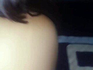 Il me défonce le cul en levrette pliée même si ça fait mal continue jusqu'à jouir dans mon anus