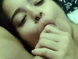 esposa submissa debora prado faz boquete todo dia a noite antes de ir pra cama