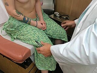 Scarlett Johnson Tit Consultant