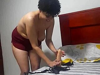 Me doy un gran placer con una gran vibrador