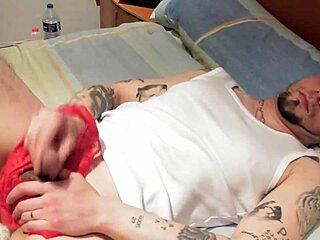 I masturbate with wifes panties before blowjob cumshot