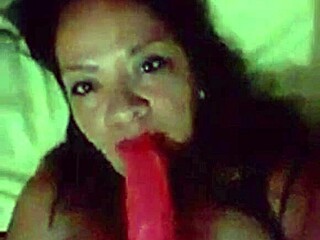 Colombiana showcases her big tits and deepthroat skills