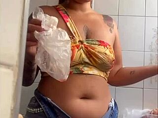 Big Pussy Flashing In Live Exhibitionist Show