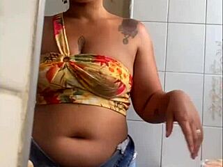 Big Pussy Flashing In Live Exhibitionist Show