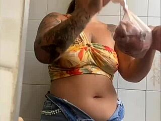 Big Pussy Flashing In Live Exhibitionist Show