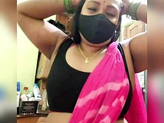 Desi Indian Mom Bhabi