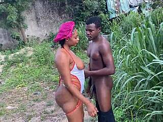 Vrienden gaan naar buiten voor spanking en monsterlul seks met Aziatische en Europese konten als medicijn