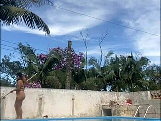 Exhibitionist Flashes Big Pussy To Bricklayer All Day Long!