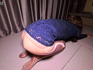 A Glamorous Neighbor Who Loves Yoga and Cosplay