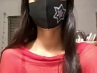 Watch This Sexy Indian Girl In Live Sex!