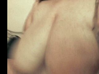 The gordinha peitões masturbates in lesbian creampie scene.