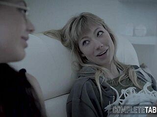 watch this fetish femdom teen sucking that huge black cock 😏🍆