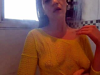 Naughty Latina Rubs Breasts In Bath