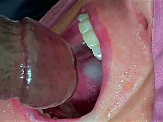 Човече, виж тази огромна компилация от свършвания с дебелозадница зряла BBW, гълтаща товари