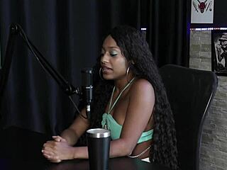 Jó Fiz Várias Ménage A Personalidade Lhe Atrai Estranhou Porque Não Estava Sendo Comida Disse Como Começou - Vicky Ménage Sheer Red