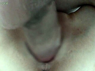 Watch this milf get creampied hard 😍