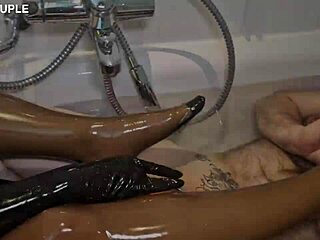 الجزء 1: سيطرة حمام فوضوي مع الآنسة آنا!