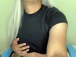 Transexual con tetas ricas y pene delicioso