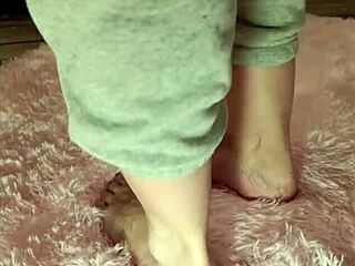 hey, time to worship my bare feet 😍