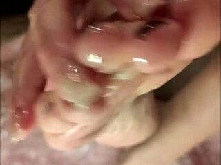 hey, time to worship my bare feet 😍