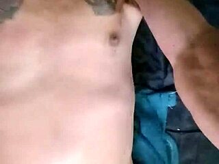 Tory Lane se nechá zvrhlým fanouškem Dequanem