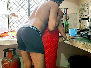 Desi kone knullet hardt av nabo gutter i vill action