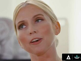 Kijk naar deze hete roodharige masseuse in een wilde nuru cumshot compilatie