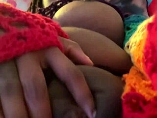 does this ebony solo squirt easily then use dildo?