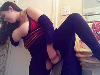 Horny Slut Plays With Bondage!