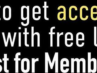 Round ass bitch suttin loves to having her cunt eaten!