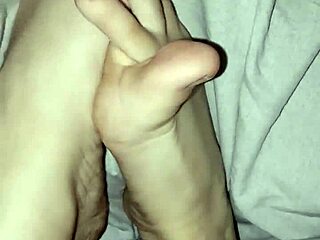 Look at Gretala's bare natural feet!