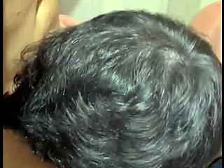 pegação no banheiro da academia, slave masturbates for big cock