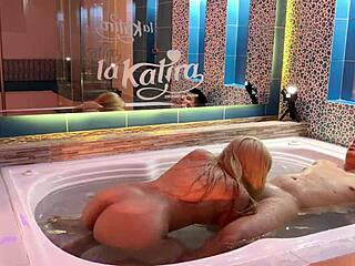 Fucking colombian in jacuzzi, i cum in her pussy under water!