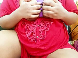 delhi bhabhi casually showing off her nude body