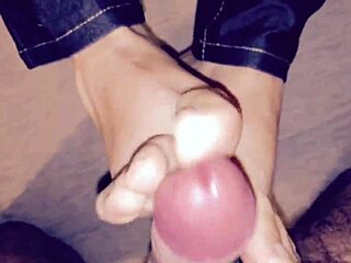 Jessica gives a special footjob in heels