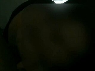 cette chienne suce en se réveillant 😘