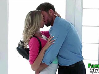 Csendben szopja a mostohaapa rudat míg mások nézik