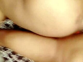 sundaydogood614 shows off her shaved pussy in latest update