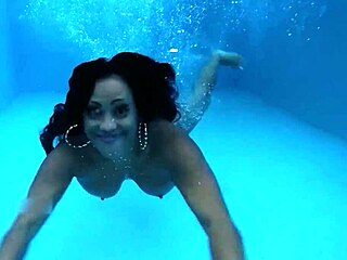 Mugur Finger Fucks Pussy Drills!